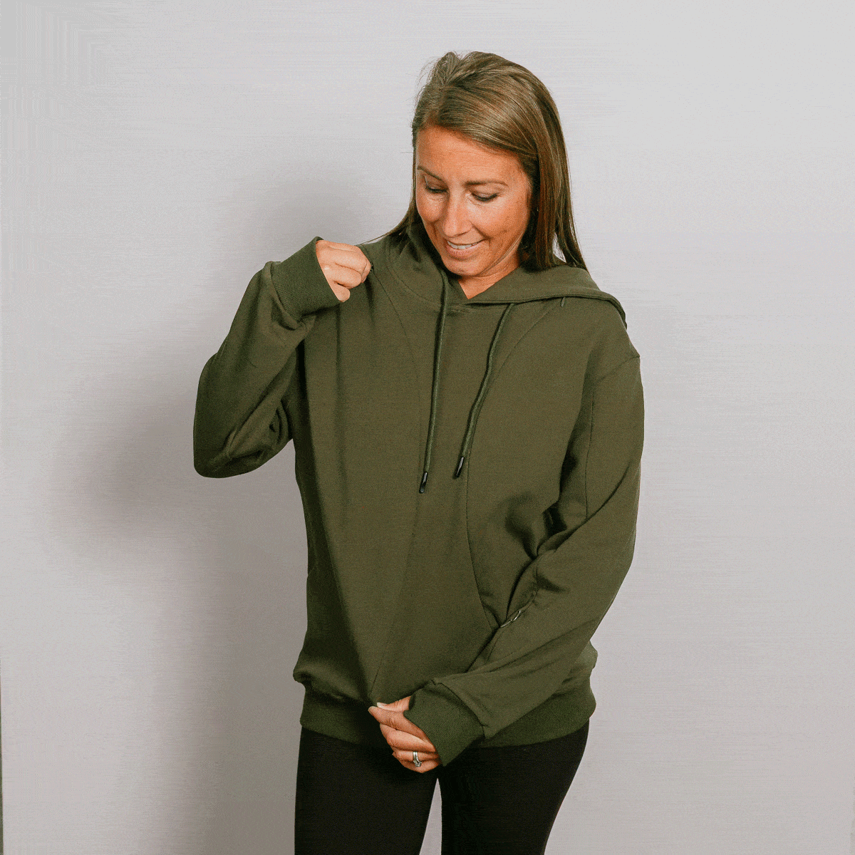 https://cdn.shopify.com/s/files/1/0613/7236/6997/files/ma-olive-front-zipper-GIF_8bb49ab6-d996-49e3-ab10-5c426e90c50e.gif?v=1740925349