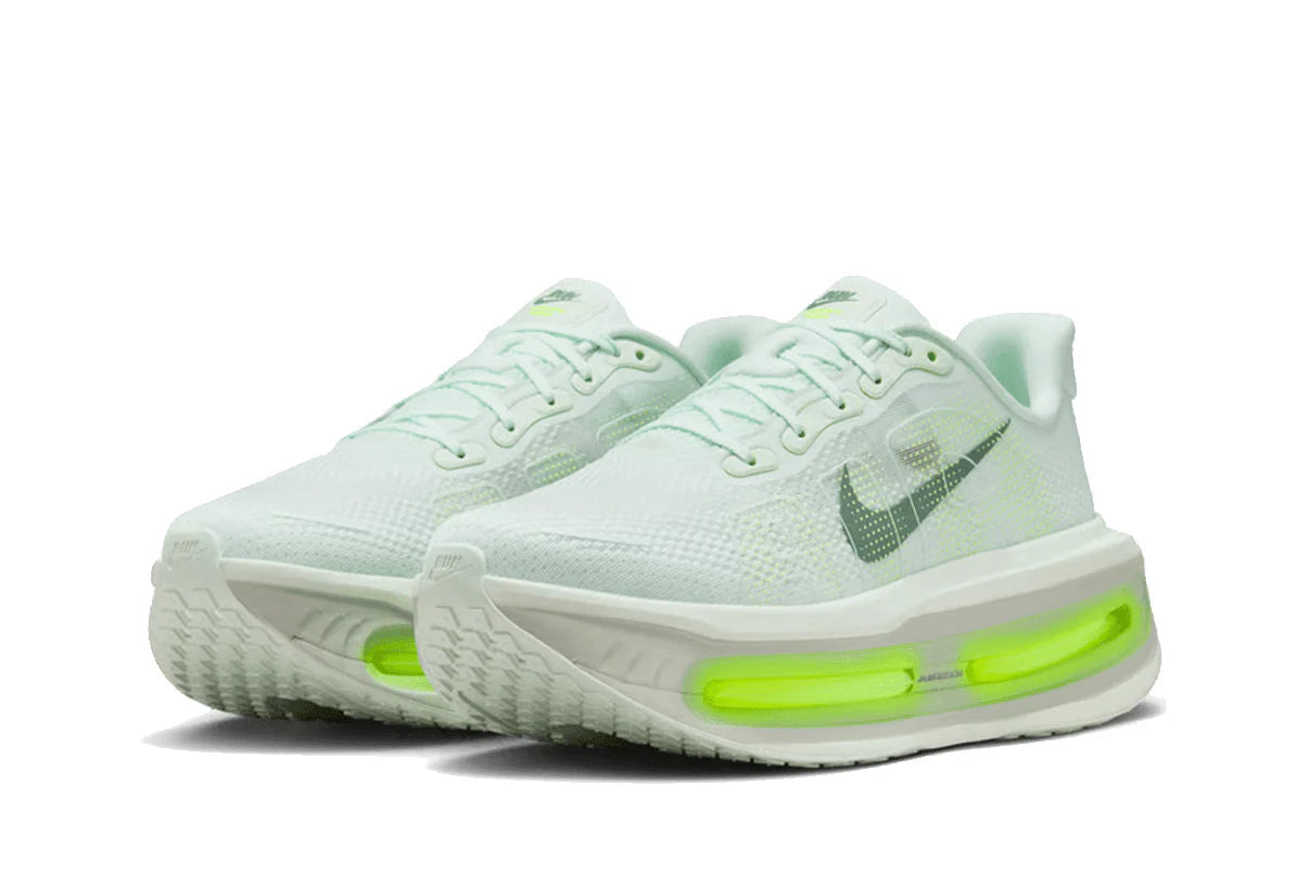 https://cdn.shopify.com/s/files/1/0897/7881/5267/files/tenis-nike-vomero-premium-barely-volt-cinza-lk-hq2050-300-1-6063124.jpg?v=1770244950