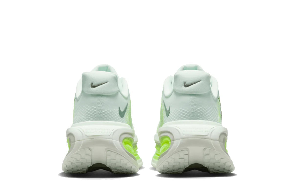 https://cdn.shopify.com/s/files/1/0897/7881/5267/files/tenis-nike-vomero-premium-barely-volt-cinza-lk-hq2050-300-1-6667408.jpg?v=1770244950